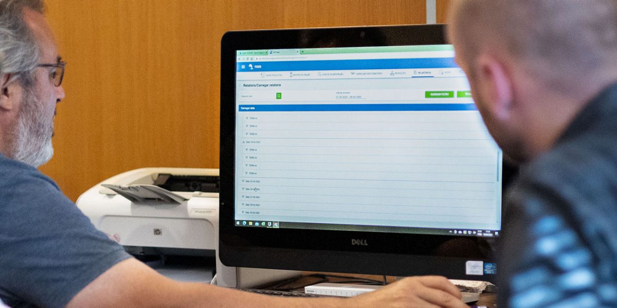 Feed production software for livestock and dairy operations