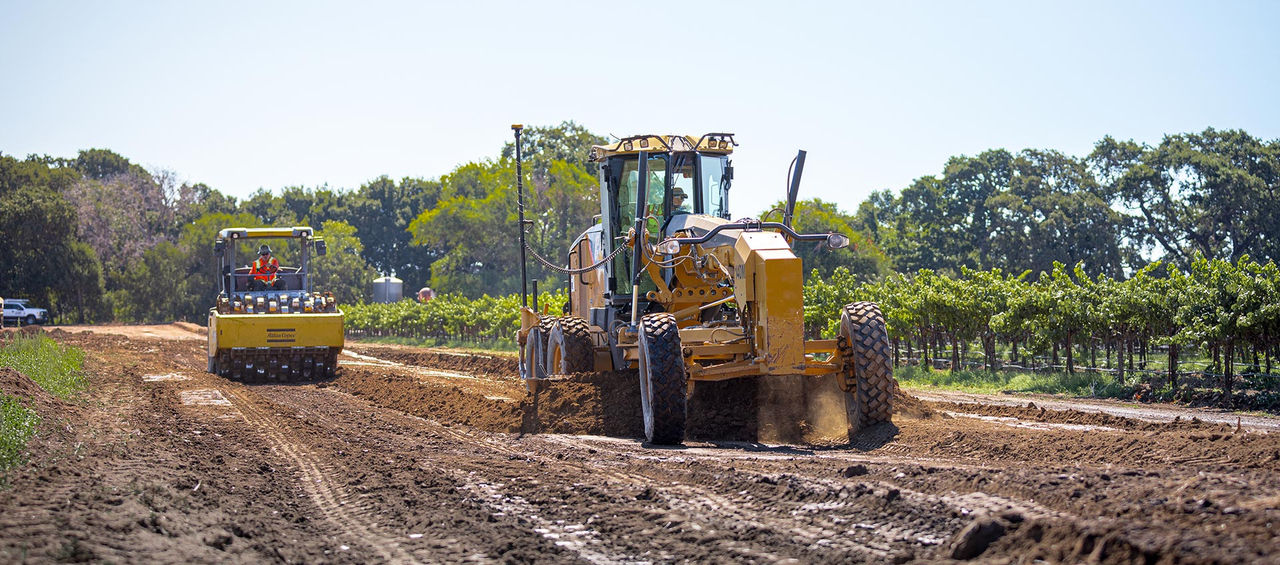 Onze systemen worden geïnstalleerd op motorgraders van verschillende merken, zoals: 